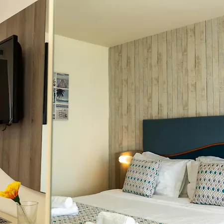 Отель Riviera 3*