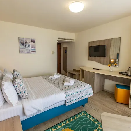 Riviera مامايا