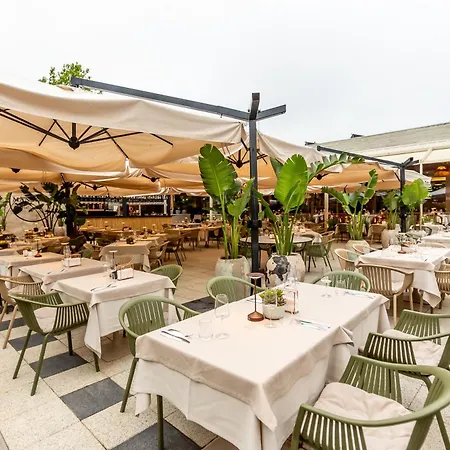 Riviera Hotell