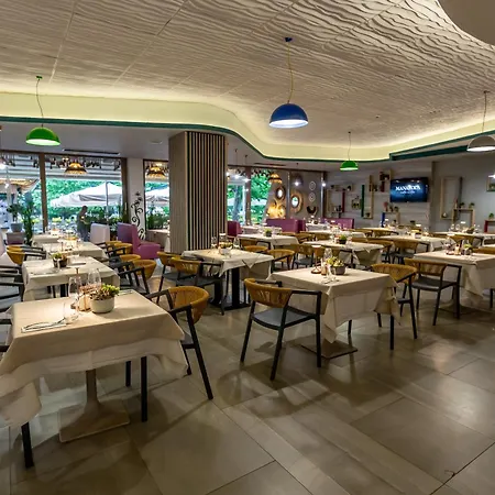 Riviera فندق 3*